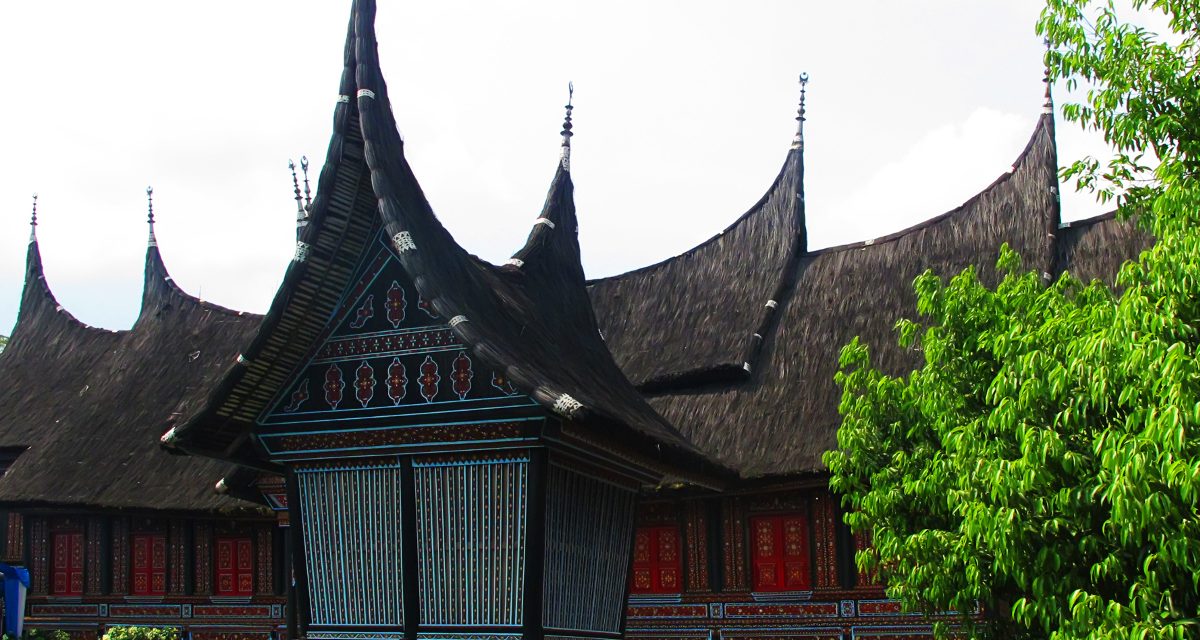 Rumah Gadang Simbol Kehidupan Adat Minangkabau