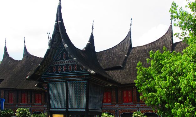 Rumah Gadang Simbol Kehidupan Adat Minangkabau