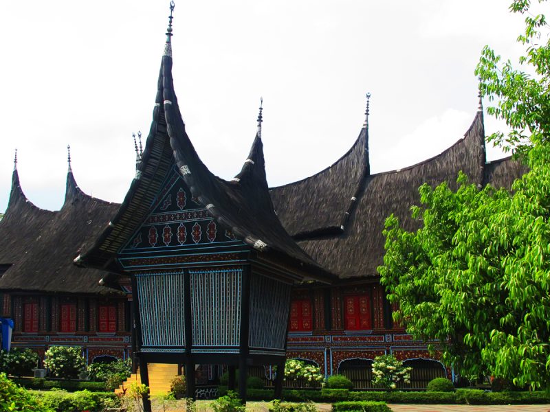 Rumah Gadang Simbol Kehidupan Adat Minangkabau