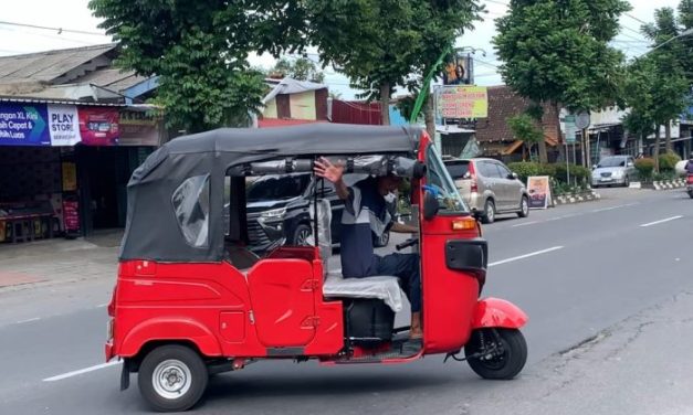 Angkutan Umum Bajaj Yang Jadul Berubah Menjadi Modern