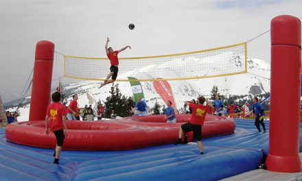 Olahraga Modern Bossaball Campuran Voli Dan Senam