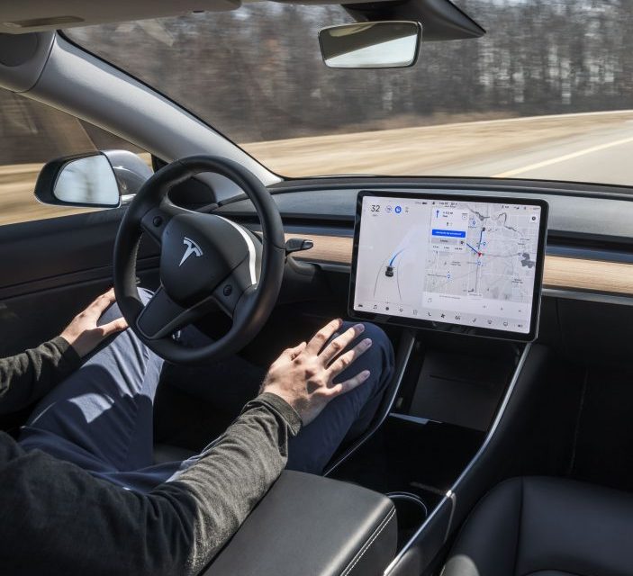 Sistem Otomatis Autopilot Pada Beberapa Kendaraan