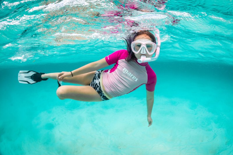 Rekreasi Air Snorkeling Melihat Ikan Dari Jarak Dekat