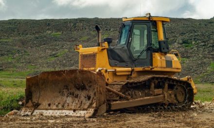 Alat Berat Buldozer Yang Gunakan Untuk Memindahkan Tanah