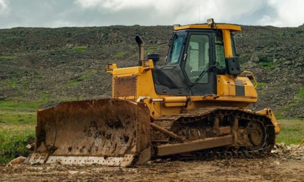 Alat Berat Buldozer Yang Gunakan Untuk Memindahkan Tanah