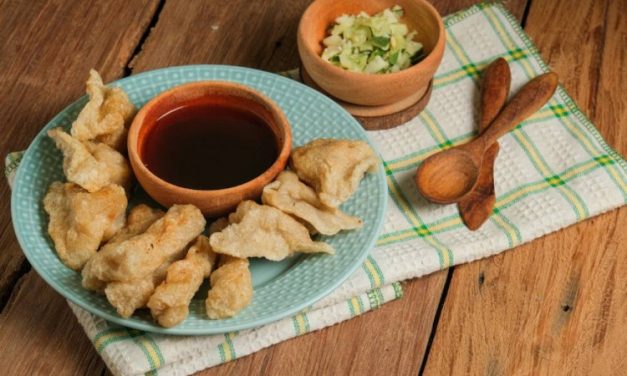 Makanan Pempek Khas Palembang Dengan Kuah Cuko