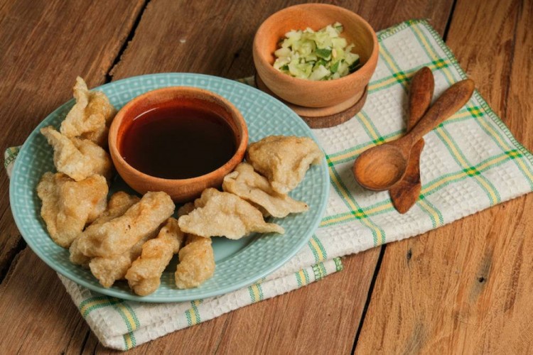 Makanan Pempek Khas Palembang Dengan Kuah Cuko