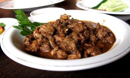 Hidangan Saksang Biasanya Terbuat Dari Daging Babi Atau Anjing