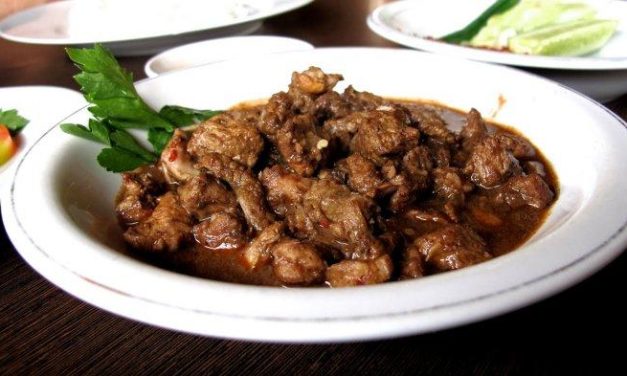 Hidangan Saksang Biasanya Terbuat Dari Daging Babi Atau Anjing