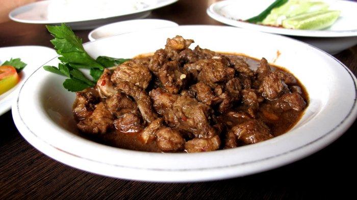 Hidangan Saksang Biasanya Terbuat Dari Daging Babi Atau Anjing