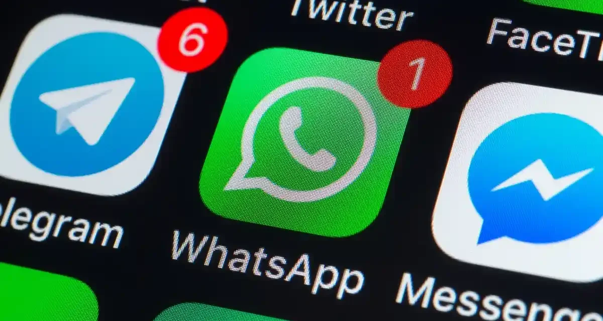 Percakapan Digital Melalui Sebuah Chat Di Dalam Aplikasi