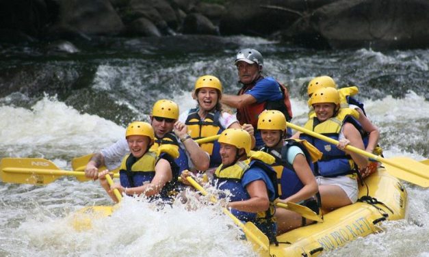 Ekstremnya Olahraga Air Arung Jeram Dengan Arus
