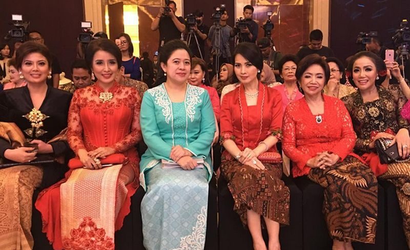 Pakaian Nasional Perempuan Indonesia Yaitu Kebaya