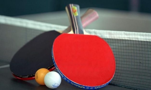 Olahraga Tenis Meja Atau Pingpong Dengan Net Kecil