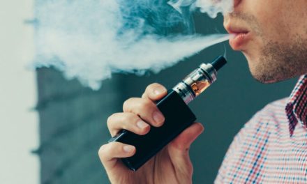 Penggunaan Rokok Vape Yang Menggunakan Cairan Kimia