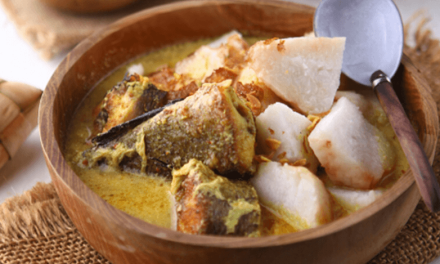 Makanan Tradisional Ketupat Khas Indonesia Terbuat Dari Beras