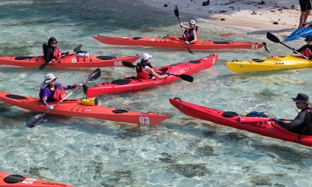 Olahraga Perahu Kecil Kano Di Sebuah Perairan