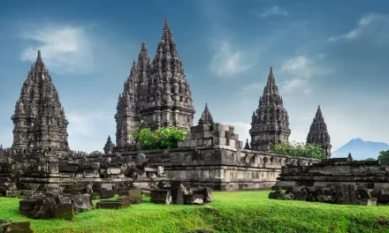 Pemimpin Suatu Kerajaan Oleh Seorang Paduka Raja