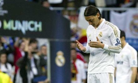 Pesepakbola Muslim Ozil Dengan Ciri Khas Bermainnya