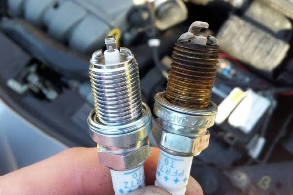 Bagian Pembakaran Busi Pada Untuk Penyalaan Sepeda Motor
