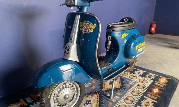 Kendaraan Jadul Vespa Dengan Suara Berisiknya
