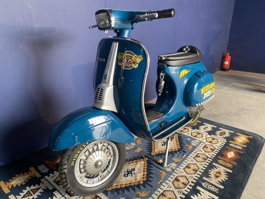 Kendaraan Jadul Vespa Dengan Suara Berisiknya