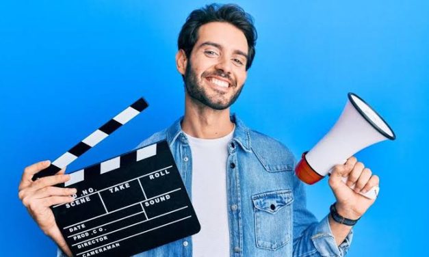 Profesi Film Sutradara Yang Bertanggung Jawab Penuh