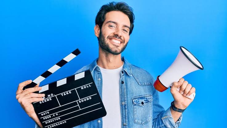 Profesi Film Sutradara Yang Bertanggung Jawab Penuh