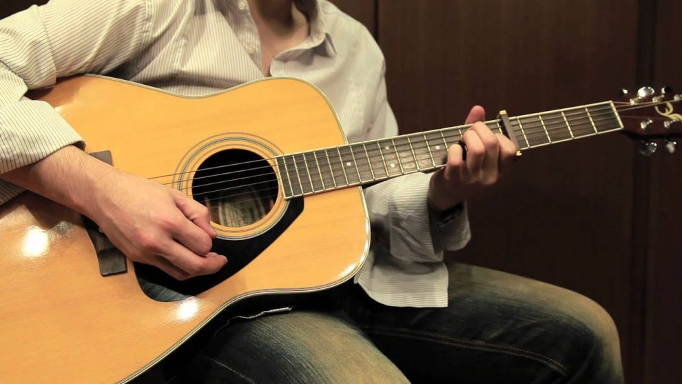 Pemakaian Gitar Sebuah Alat Musik Berdawai