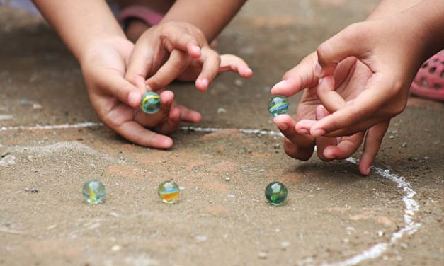 Benda Kecil Kelereng Sebagai Permaianan Tradisional Anak