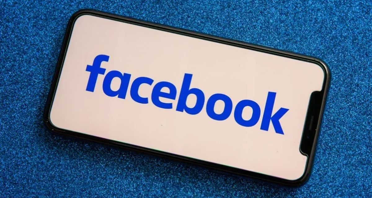 Suatu Aplikasi Media Sosial Facebook Dengan Jutaan Pengguna