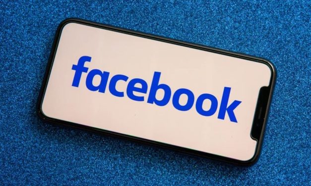 Suatu Aplikasi Media Sosial Facebook Dengan Jutaan Pengguna
