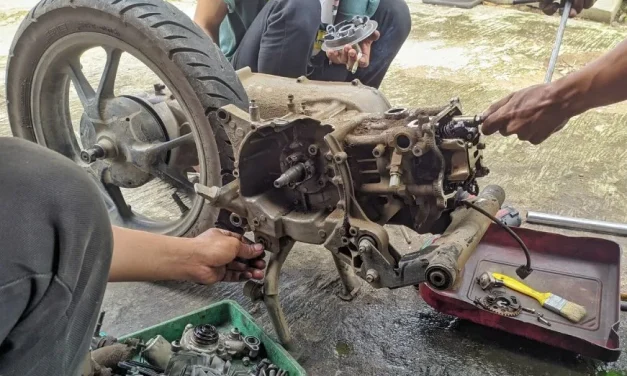 Suatu Komponen Utama Pada Bagian Mesin Motor