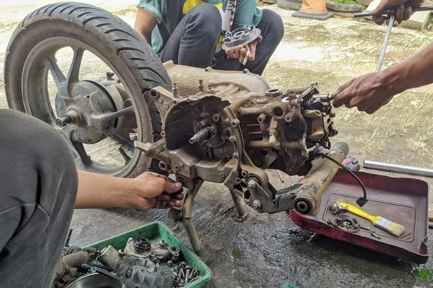 Suatu Komponen Utama Pada Bagian Mesin Motor