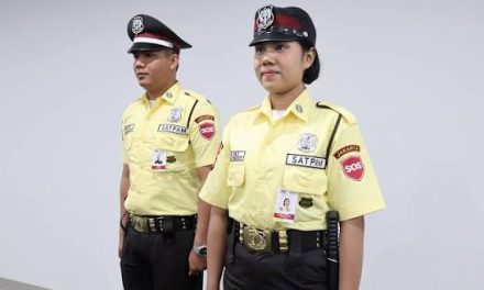 Seseorang Pengamanan Satpam Pada Suatu Kantor