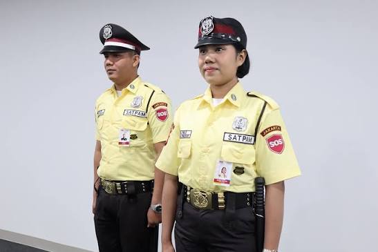 Seseorang Pengamanan Satpam Pada Suatu Kantor