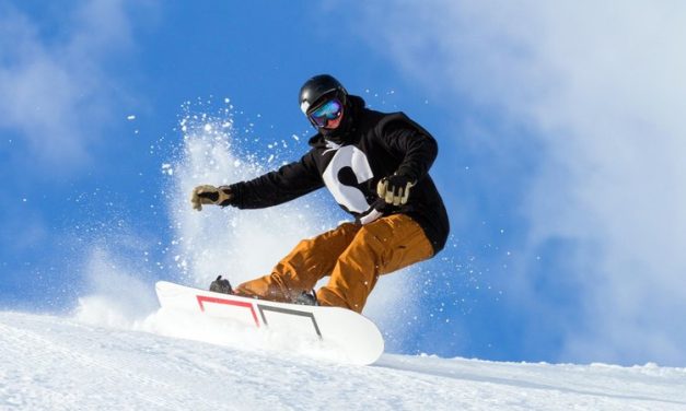 Olahraga Musiman Snowboard Yang Memerlukan Teknik