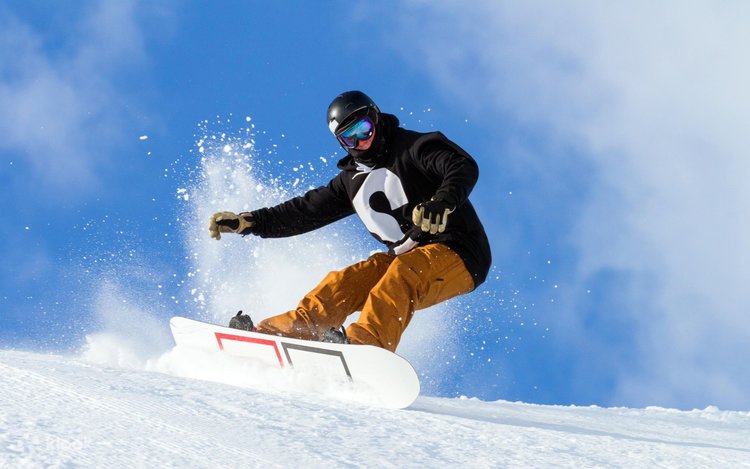 Olahraga Musiman Snowboard Yang Memerlukan Teknik