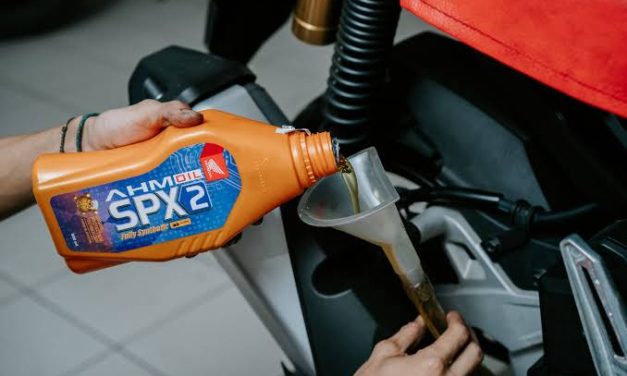 Sebuah Cairan Oli Kendaraan Sepeda Motor