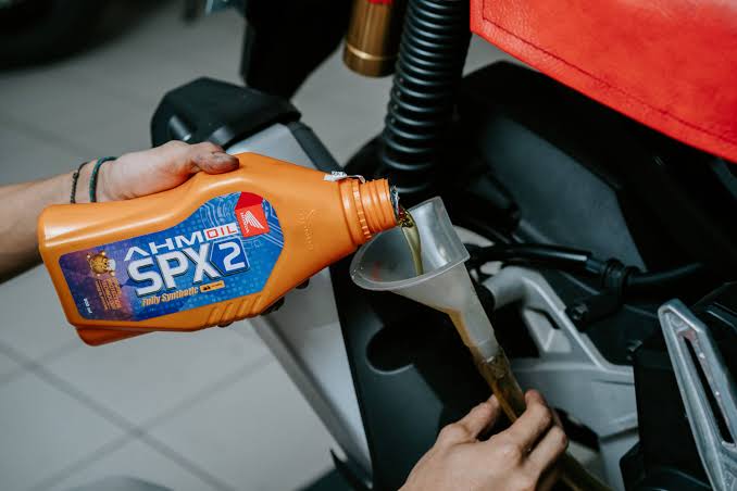 Sebuah Cairan Oli Kendaraan Sepeda Motor