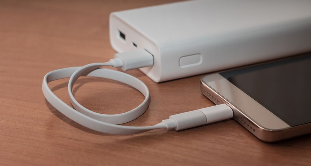 Perangkat Elektronik Powerbank Dengan Pengisian Daya