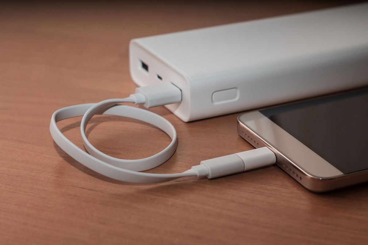 Perangkat Elektronik Powerbank Dengan Pengisian Daya
