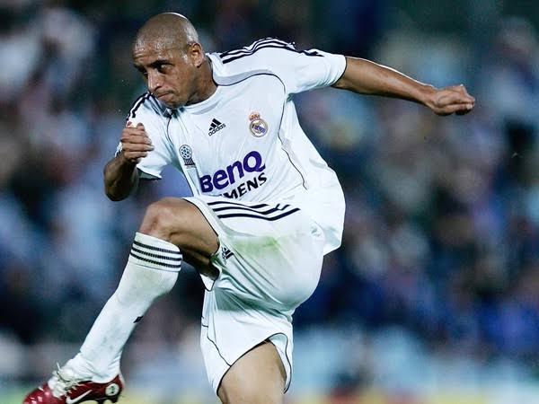 Pesepakbola Lama Brasil Seorang Roberto Carlos