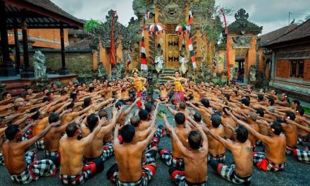 Sebuah Kebudayaan Tarian Khas Bali Kecak