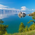 Suatu Cekungan Besar Dari Bentuk Danau
