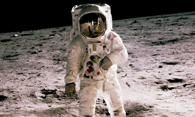 Seseorang Profesi Khusus Sebagai Astronot Luar Angkasa